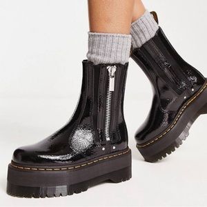 2976 Max Distressed Patent Chelsea Platform Boots size 7